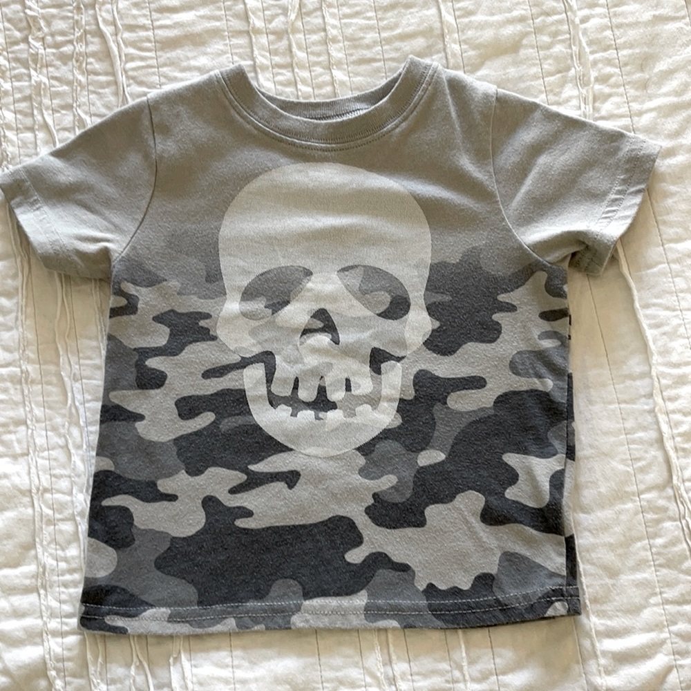 Super rad skull shirt, size 18months!